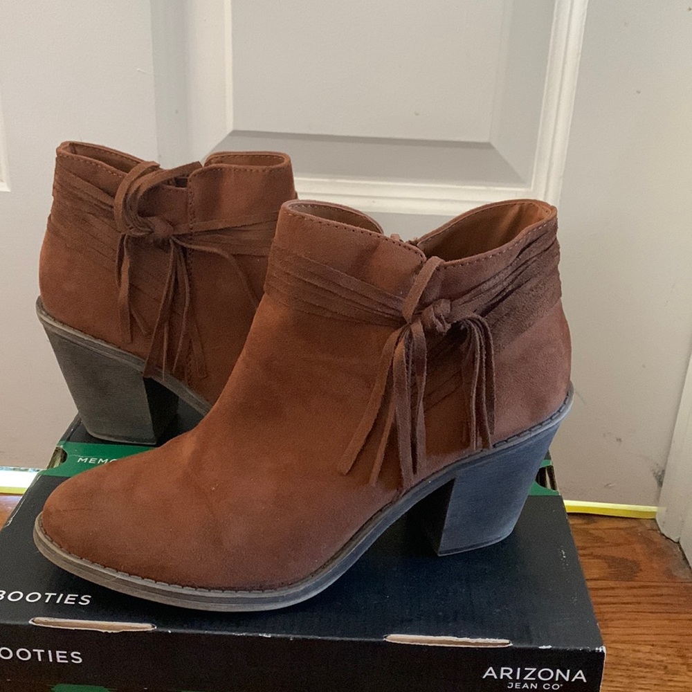 Arizona Jean Co. brown womans size 9